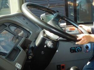 【動画】メキシコのバスの運転手さん、強すぎる