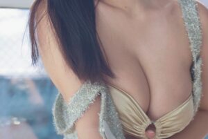 【画像】東雲うみちゃん、お乳の成長が止まらない