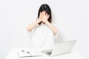 【悲報】職場の好きな女(33)に避けられてしまう