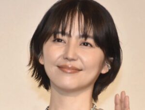 【画像】横から見た長澤まさみのGカップ、ボルダリングで草