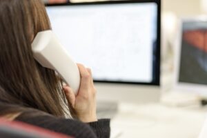 【悲報】職場に大学生ぐらいの歳のパート女が入ってきたんやが秒で嫌われた
