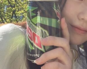 【画像】常にマウンテンデュー飲んでる可愛い女子wwwwwwww