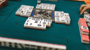 ワイ「ロン。平和ドラ2。」雀荘の人「え？これ頭が役牌だから平和にならないよ？」
