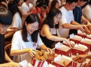 ケンタッキーが『詰め放題』を開始した結果こうなってしまうwwww