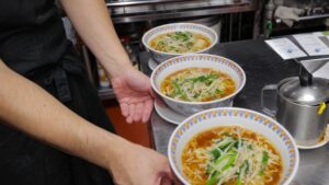 【悲報】例のラーメン店、50人以上を病院送りにしていた事が判明ｗｗｗｗｗｗｗ