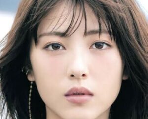 【悲報】浜辺美波が『蓮舫カット』に挑戦した結果wwwww