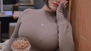 【画像】目の前にいたら性器が爆発しそうな着衣巨乳ｗｗｗｗｗｗｗ