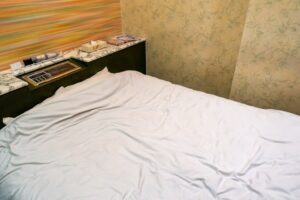 女友達に「ラブホ行ってみたい」って言われて一緒に行ったんだけどさぁ