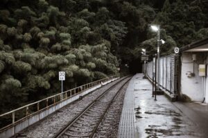 【画像】田舎駅に上裸JKのポスターｗｗｗｗｗｗｗｗｗｗｗ