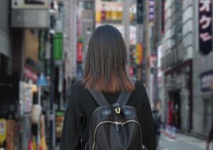 【悲報】デリヘル呼んだらおばさんが来た