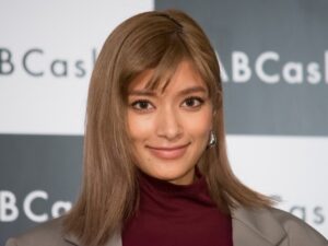 【画像】ローラさん、いつの間にか米農家になっていた