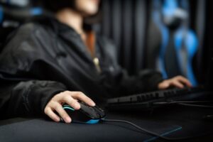 【画像】eスポーツの優勝者、ゴミみたいな扱いをうけるｗｗｗｗｗｗ
