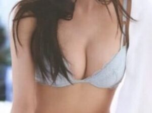 【画像】池田エライザ、メガネの広告なのにGカップが目立ってしまうwwwww