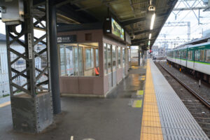 【画像】駅の待合室でこんな女が絶望してたらｗｗｗｗｗｗｗ