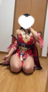 【画像】JK「コスプレしてみたけど、太ももパツパツでヤになっちゃう」📸ﾊﾟｼｬ