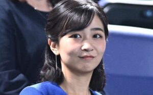 【画像】佳子さま、乗客に寝顔を撮られる
