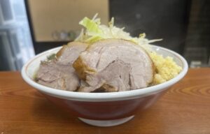 【悲報】ラーメン二郎「ニンニク入れますか？」客「ヤサイ、ニンニク抜き」