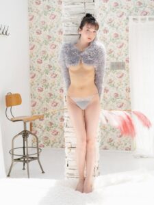 【画像あり】芹那さん(40)ほぼ裸wwwwwwwwwwwwwwwww