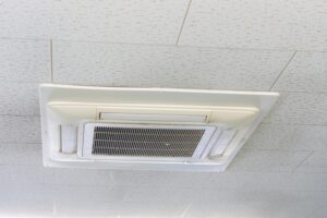 客「エアコン壊れたから見に来て」俺「おかのした」