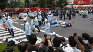 【画像】秋葉原通り魔事件の現場、完全にゴミ捨て場