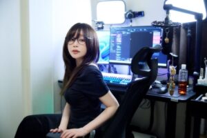 【画像】たぬかなさん、目と目の距離を広げるだけでとんでもない美人に化ける