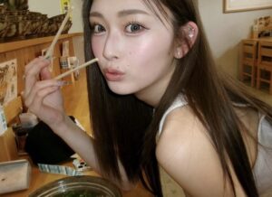 【画像】ゆうちゃみの夏の服装、腰振りながら付いていってしまうレベルにスケベ