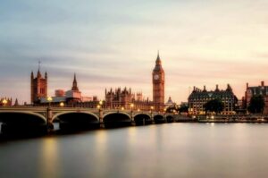 【画像】イギリス人「イギリス料理が不味いって言ってる奴、これを見て同じことが言えるのか？」