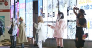 【画像】夜の秋葉原、童貞オタクには刺激が強すぎる