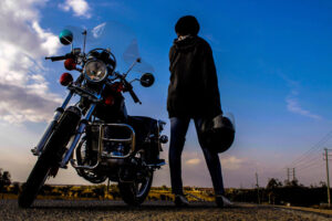 【動画】バイクに乗るまんさん、あわあわしててかわヨ