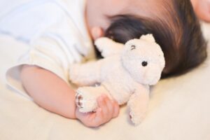 【胸糞注意】ワイ、赤ちゃんをイジメてるのがバレて家を追い出される