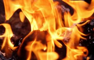 【動画】ソウルの地下鉄で男がガソリン撒いて放火した瞬間、ヤバ過ぎる