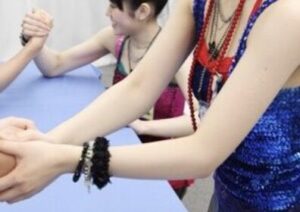【画像】声優の握手会、普通に勃起する客がいそう