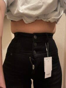 【画像】女さん「ネットで買ったデニムが届いた。私も苦しいしデニムも苦しんでる。」
