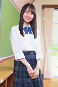 【悲報】アラサーまんさん(28)、JKコスをさせられてしまう