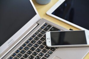 他社のアホ「ワイさんは今日休日か・・・せや！ｗ仕事関係で確認したいことあるから電話かけたろ！ｗ」