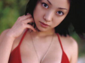 【画像】小向美奈子さん、自慢のスライムおっぱいをサ活でヤケドしてしまう