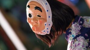 【画像あり】貧乳女子ちゃん、夏祭りでお持ち帰りされる