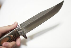 【閲覧注意】強者男性、浮気した妻と間男の両方をナイフで滅多刺しにして殺害
