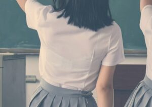 【悲報】女の子「電車でポケットに手を入れてシコんないで！」