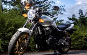 200km/hで走るバイクから陽キャが転倒→『人間花火大会』開催へ