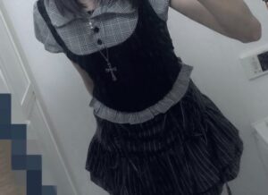 【画像】こんな可愛いのに何故か工場で働いてる謎の女、発見される