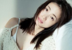 【画像】上戸彩さん（39）、素晴らしく豊満なお乳を見せてくれる