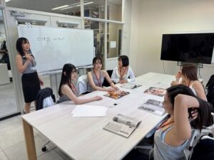 【朗報】社員が女性ばかりのベンチャー企業の勤務風景wwwww