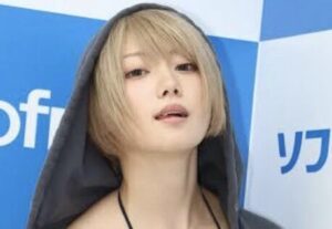 こういう『貧乳なのに乳アピール』してる女性さんwwwwwwwww