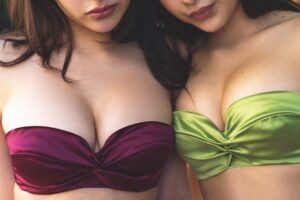 【画像】今週のヤンマガ、グラビアにあのエロ姉妹ｗｗｗｗｗｗｗ
