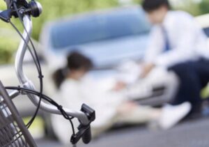 軽乗用車さん、ダンプカーに衝突され車が『鉄の棺桶』になってしまう