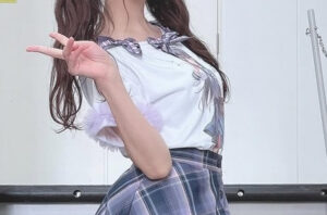 【画像】あたシコ姫・上坂すみれ（33歳）、ミニスカであたシコｗｗｗｗｗｗｗ