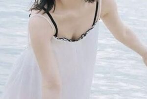 【画像】浜辺美波のMAX谷間wwwwwwwwwwwww