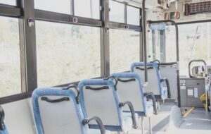 【悲報】会社「お前バス通勤してないな？定期代全額返せ！」ワイ「バス通勤してますよ！？」