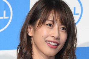 【画像】カトパンこと加藤綾子さん、40歳になっても肌を見せてくれる